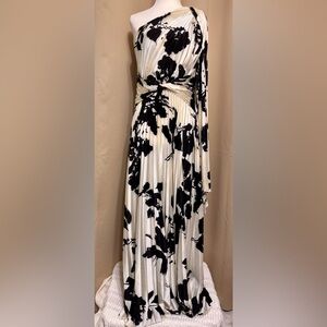 LUXXEL Reddress boutique OH YES I CAN IVORY AND BLACK MAXI DRESS
